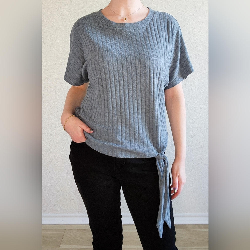 Charming Charlie Soft Tie T-Shirt in Blue / Blue-Gray, Size M